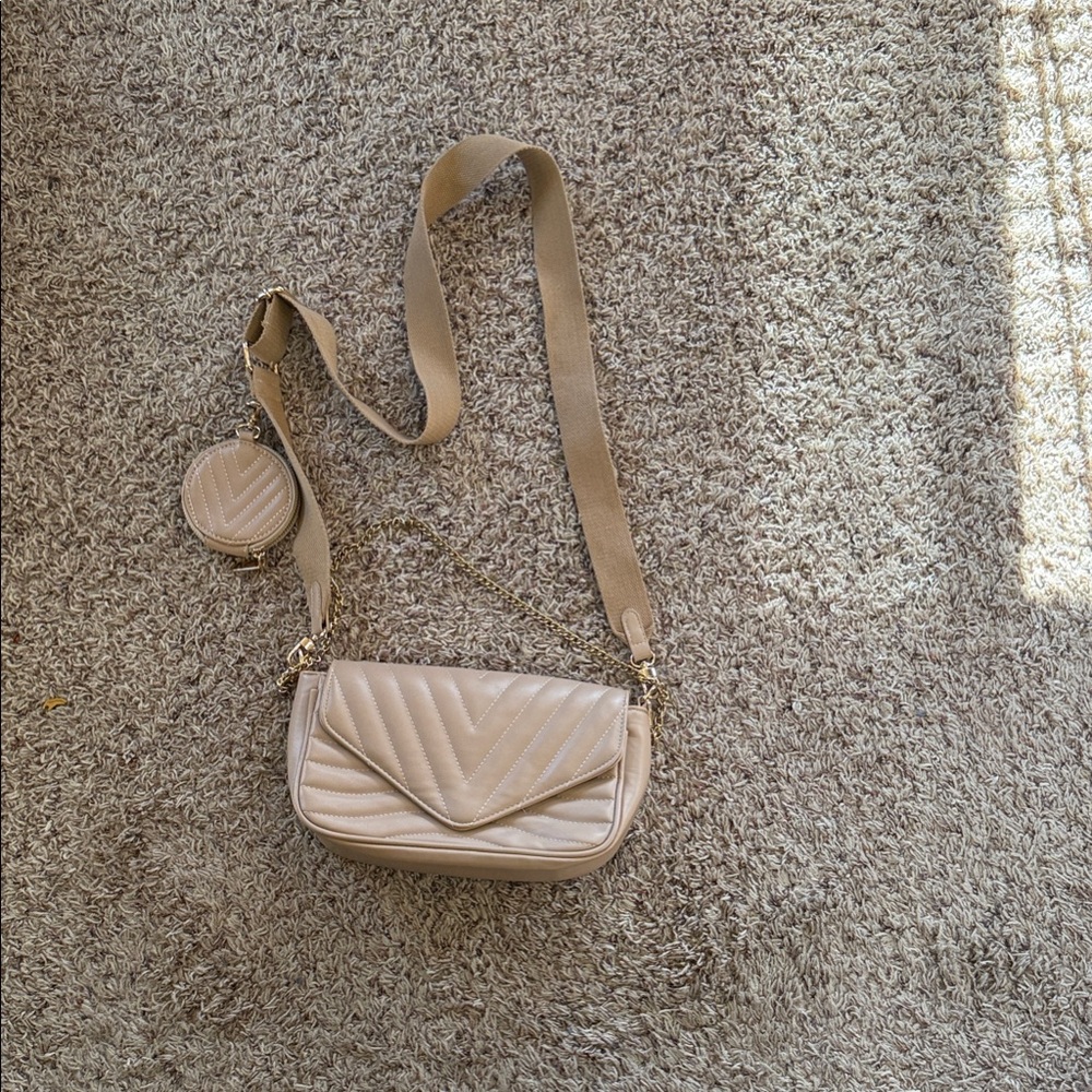 Elegant Cream Quilted Women's Bag